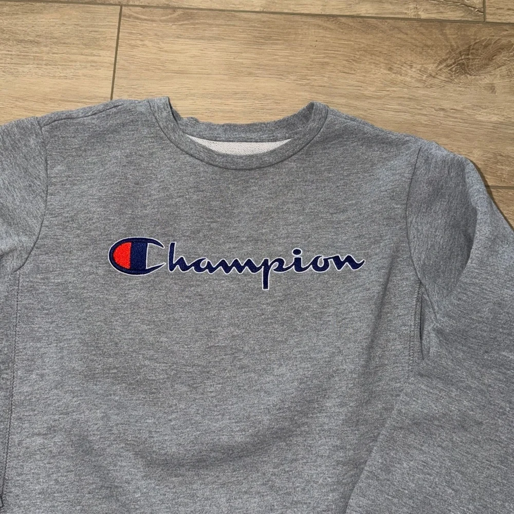 Champion Heather Gray Crewneck Sweatshirt youth size large